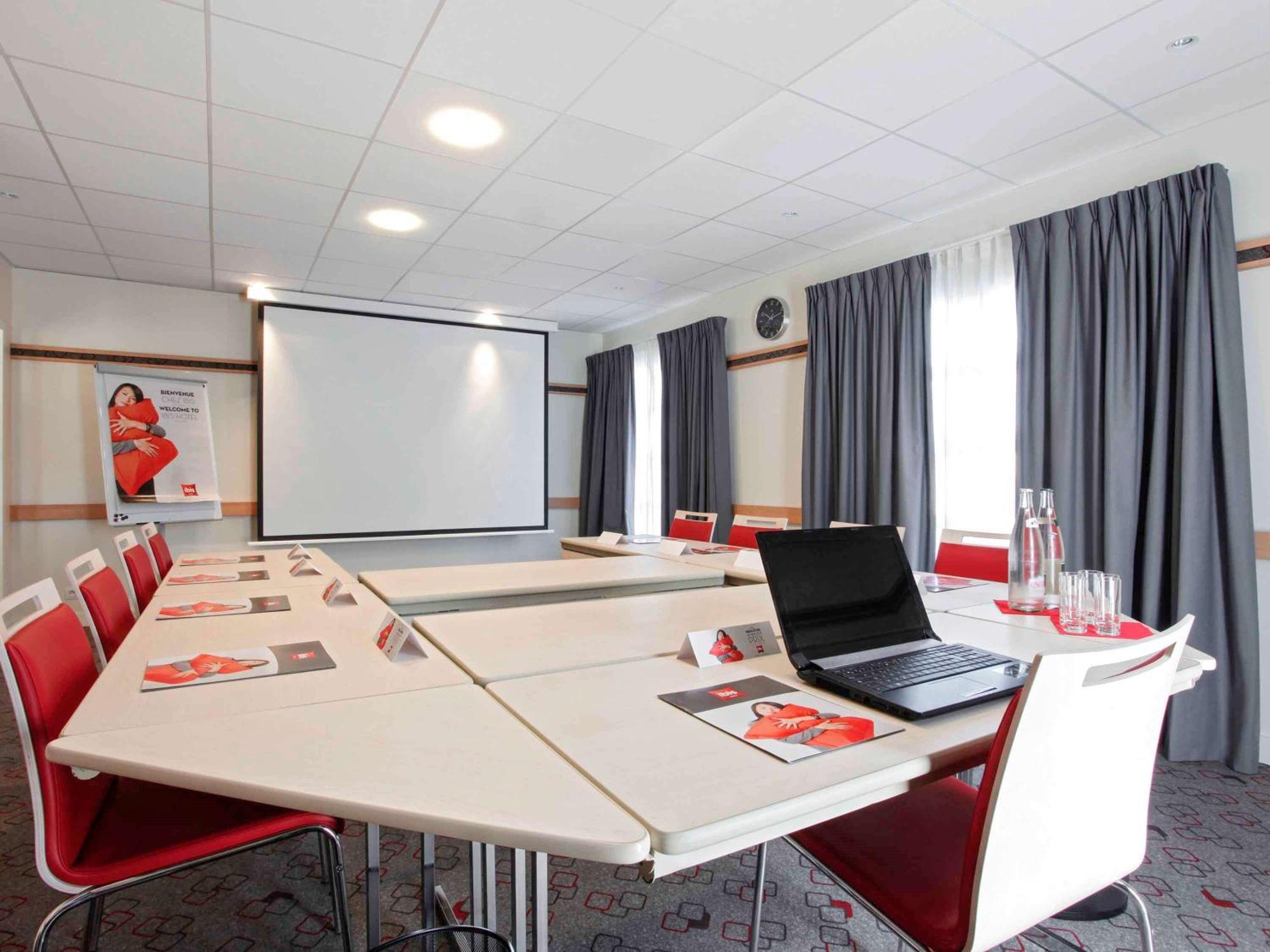 Ibis Manosque Cadarache Hotel Екстериор снимка