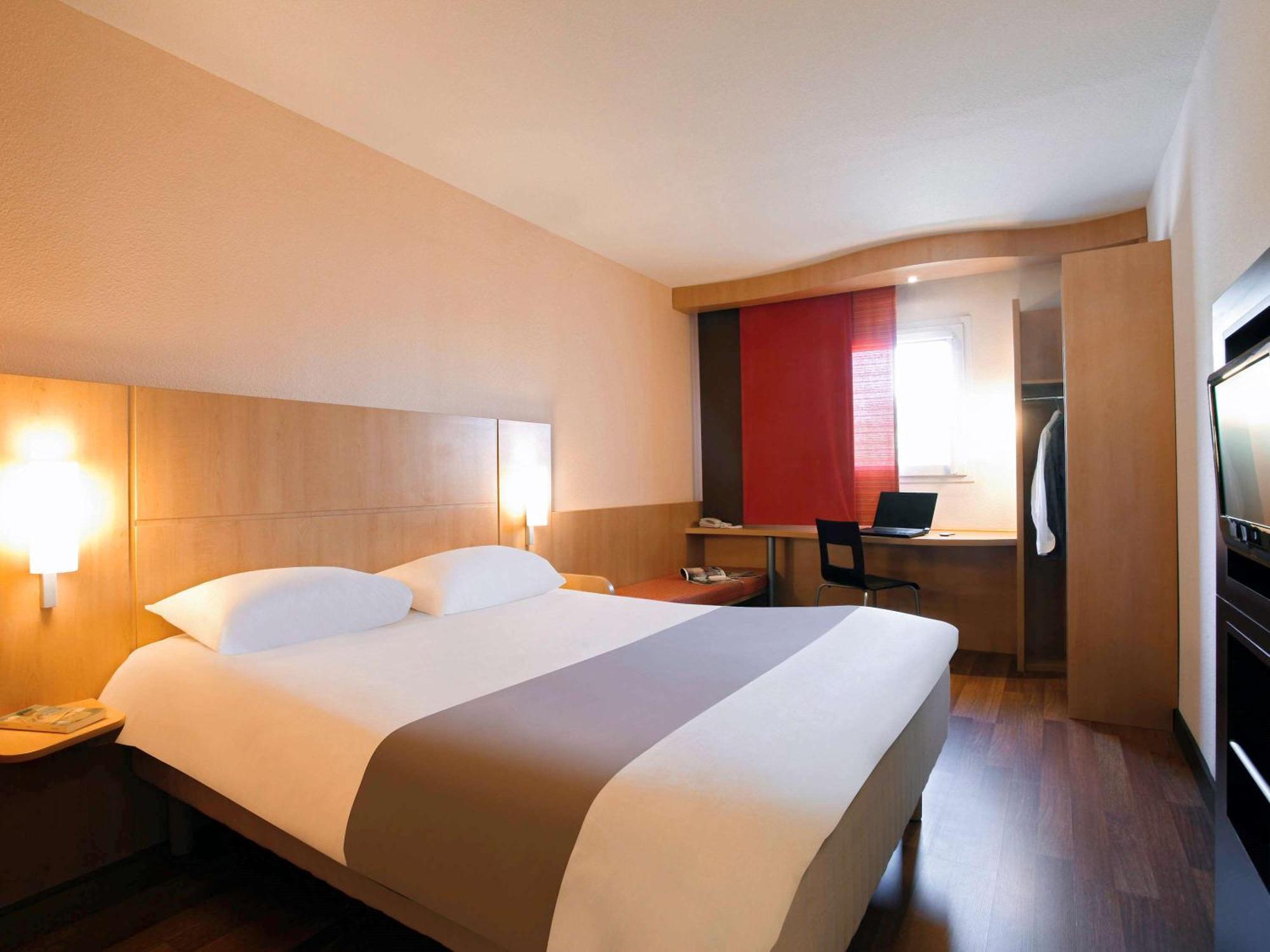 Ibis Manosque Cadarache Hotel Екстериор снимка