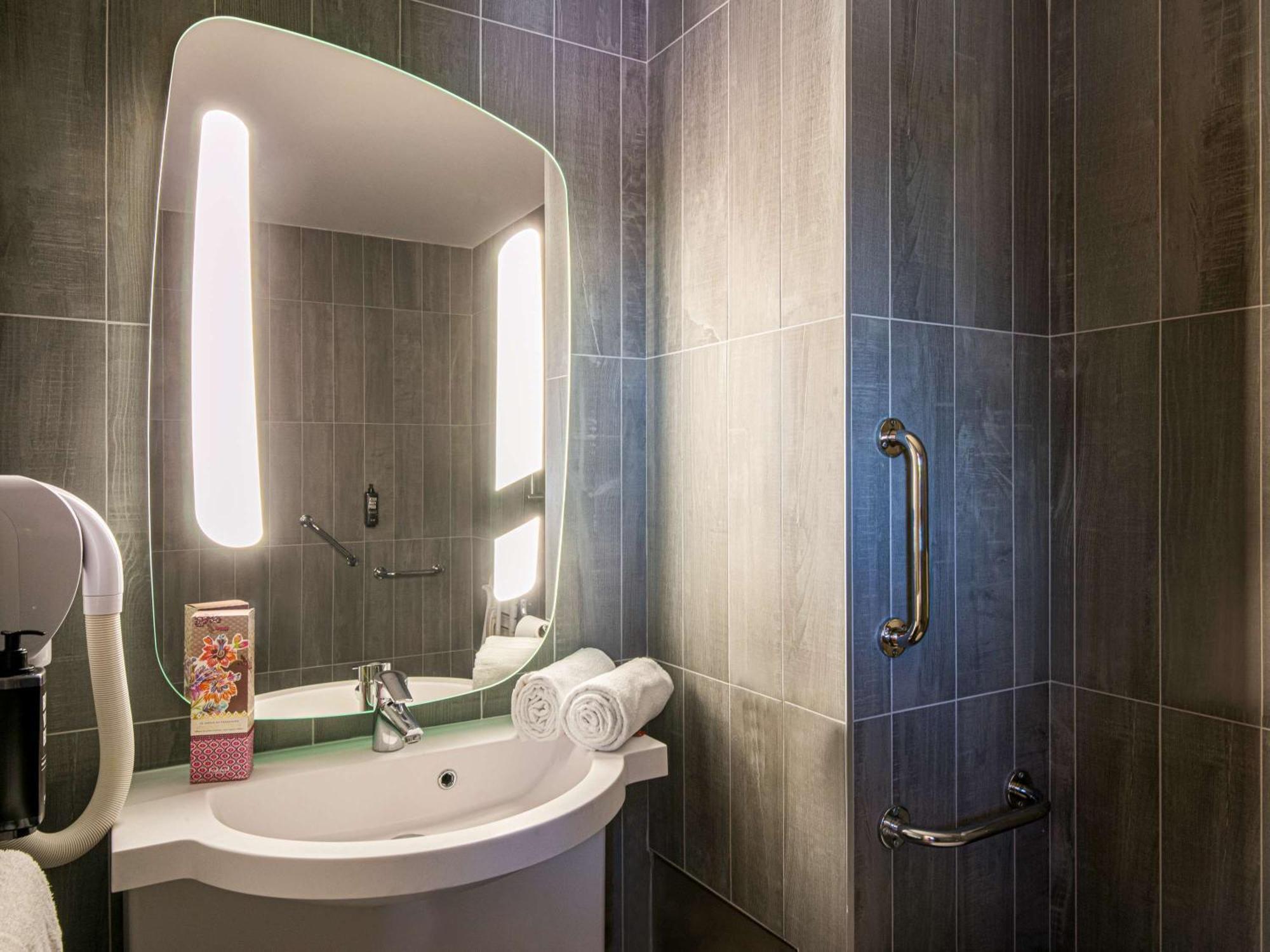 Ibis Manosque Cadarache Hotel Екстериор снимка