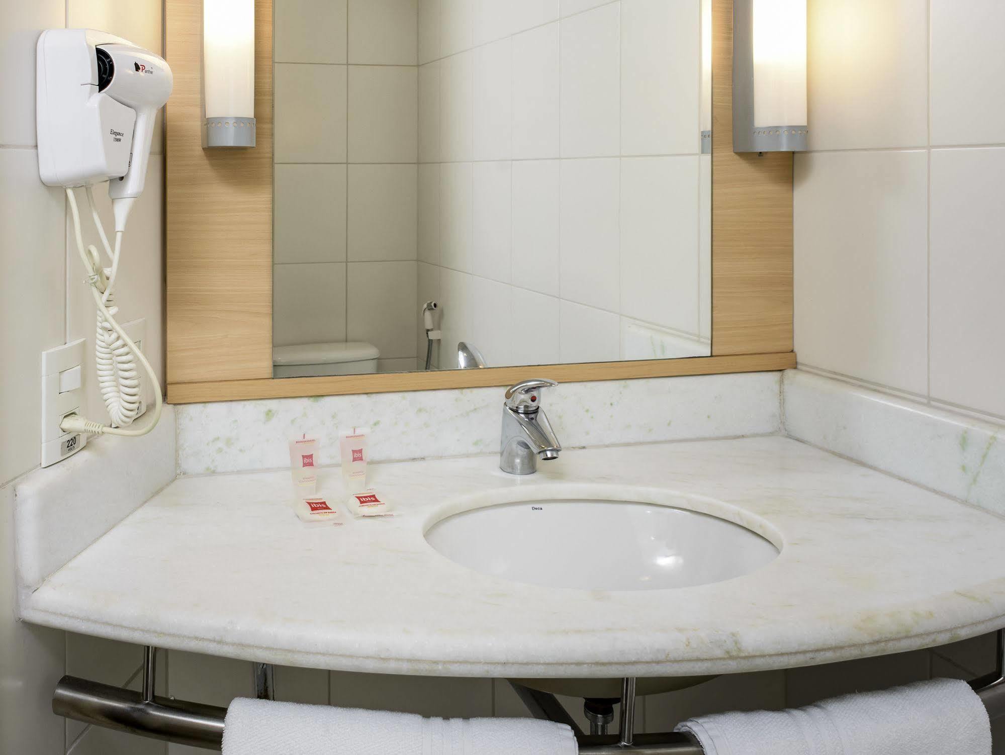 Ibis Manosque Cadarache Hotel Екстериор снимка