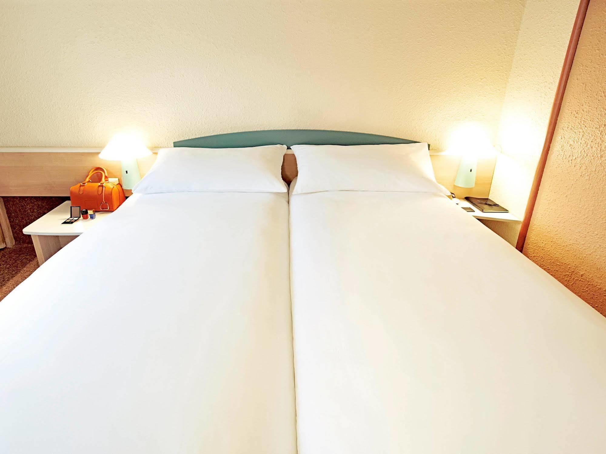 Ibis Manosque Cadarache Hotel Екстериор снимка